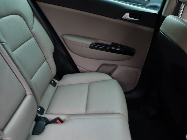 Kia Sportage SUV, Diesel Hybrid, 2021, Blue