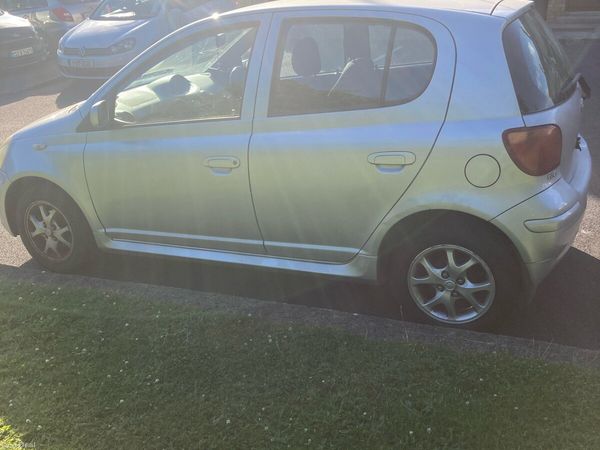 Toyota Yaris Hatchback, Petrol, 2005, Silver