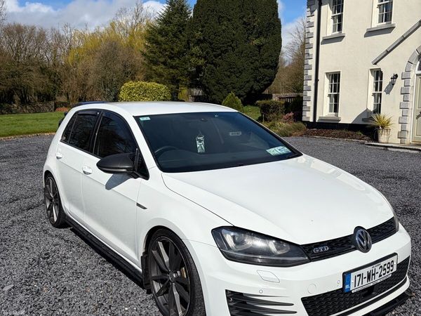 Volkswagen Golf Hatchback, Diesel, 2017, White