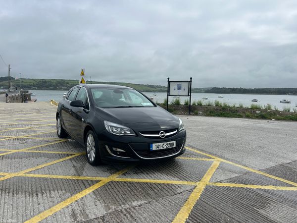 Opel Astra Hatchback, Diesel, 2014, Black
