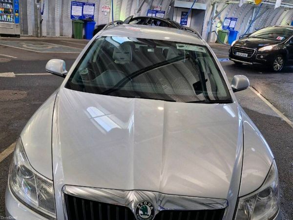 Skoda Octavia Estate, Diesel, 2011, Silver