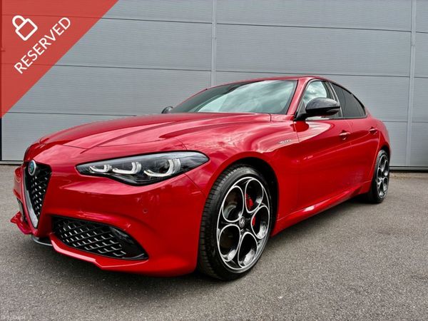 Alfa Romeo Giulia Saloon, Petrol, 2026, Red