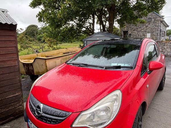 Opel Corsa Hatchback, Petrol, 2011, Red