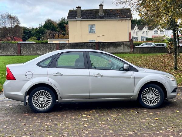 Ford Focus Saloon, Petrol, 2008, Silver