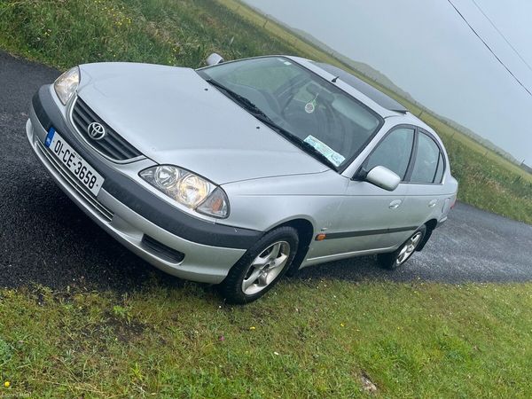 Toyota Avensis Saloon, Petrol, 2001, Silver