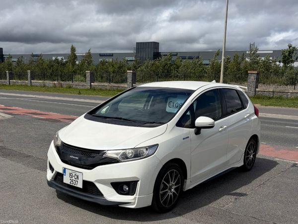 Honda Fit Hatchback, Petrol Plug-in Hybrid, 2015, White
