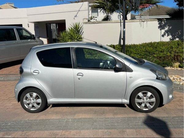 Toyota Aygo Hatchback, Petrol, 2012, Silver