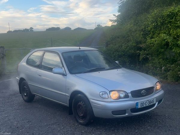 Ford Focus Hatchback, Petrol, 2001, Red
