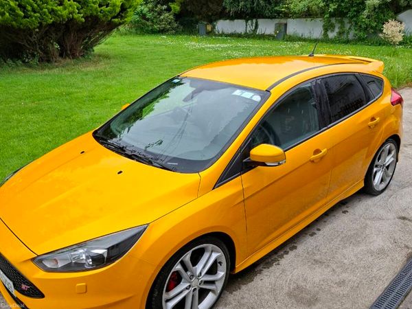 Ford Focus Hatchback, Diesel, 2015, Yellow