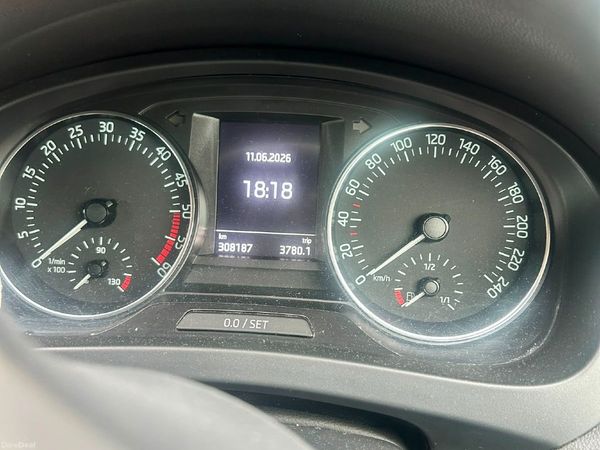Skoda Rapid Saloon, Diesel, 2016, Red