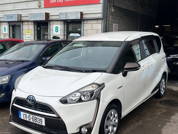 Toyota Sienta MPV, Petrol Hybrid, 2017, White