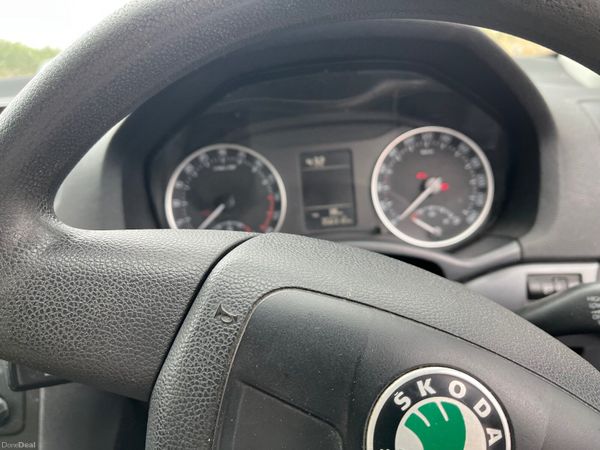 Skoda Octavia Saloon, Diesel, 2012, Grey