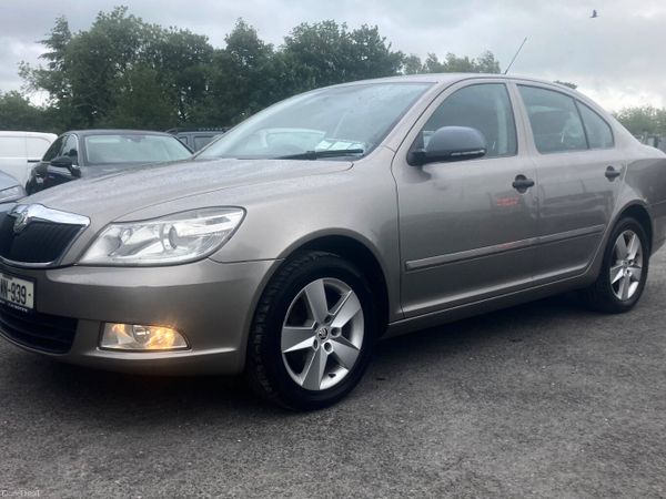 Skoda Octavia Hatchback, Diesel, 2010, Beige
