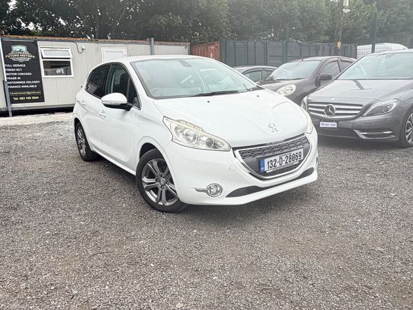 Peugeot 208 Hatchback, Petrol, 2013, White