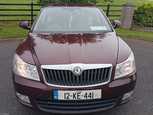 Skoda Octavia Saloon, Diesel, 2012, Red