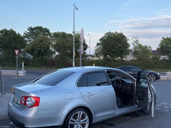 Volkswagen Jetta Saloon, Diesel, 2008, Silver