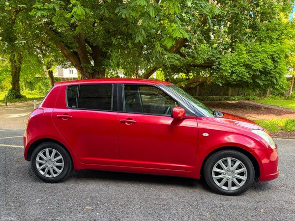 Suzuki Swift Hatchback, Petrol, 2007, Red