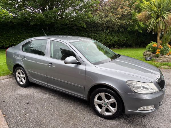 Skoda Octavia Saloon, Diesel, 2011, Grey