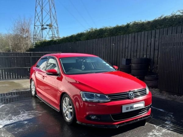 Volkswagen Jetta Saloon, Diesel, 2012, Red
