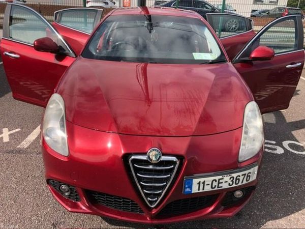 Alfa Romeo Giulietta Hatchback, Diesel, 2011, Red
