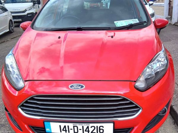 Ford Fiesta Hatchback, Petrol, 2014, Red