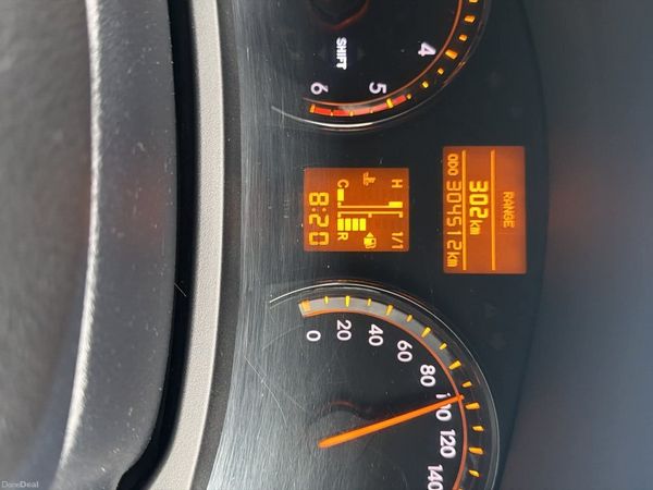 Toyota Avensis Saloon, Diesel, 2010, Red