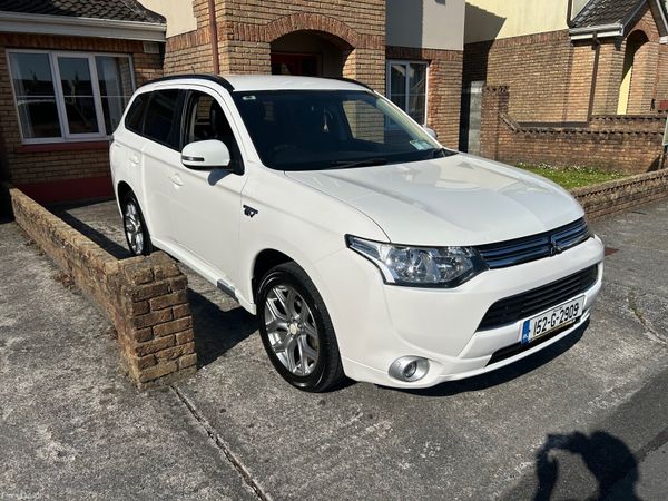 Mitsubishi Outlander SUV, Petrol Plug-in Hybrid, 2015, White