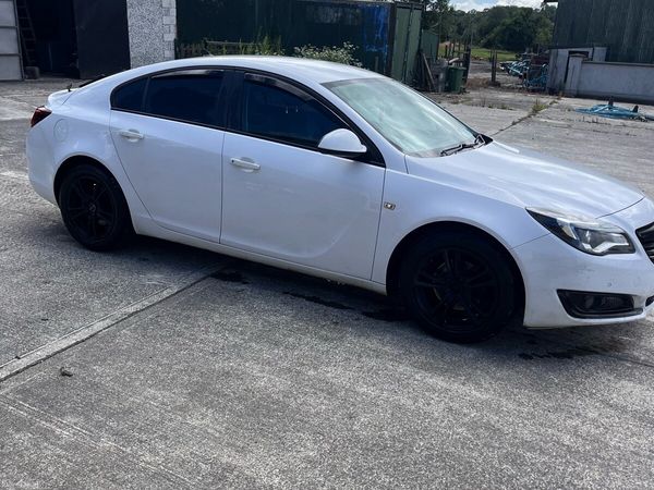 Opel Insignia Hatchback, Diesel, 2016, White