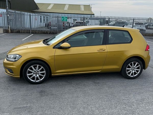 Volkswagen Golf Estate, Petrol, 2017, Yellow