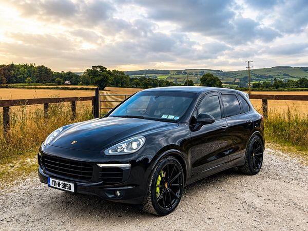 Porsche Cayenne SUV, Petrol Plug-in Hybrid, 2017, Black