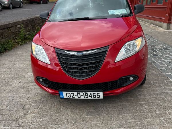 Chrysler Ypsilon Hatchback, Petrol, 2013, Red