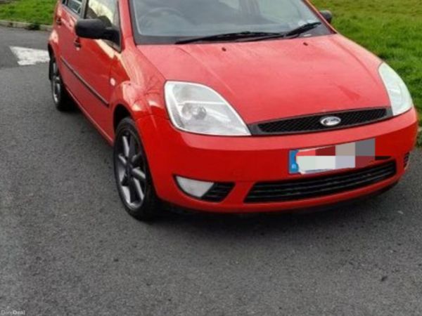 Ford Fiesta Hatchback, Petrol, 2005, Red