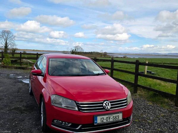 Volkswagen Passat Saloon, Petrol, 2012, Red
