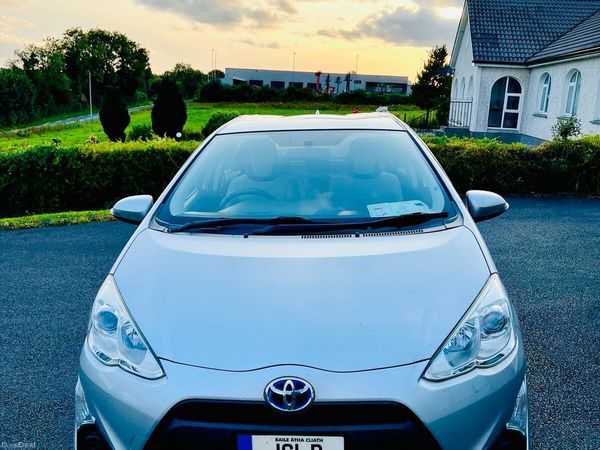 Toyota Aqua Hatchback, Petrol Hybrid, 2014, White