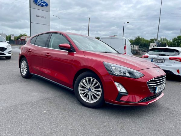 Ford Focus Hatchback, Petrol Hybrid, 2021, Red