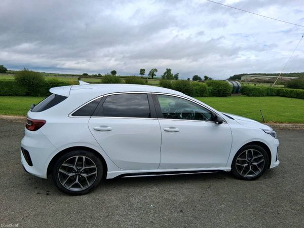 Kia Ceed Hatchback, Diesel, 2021, White