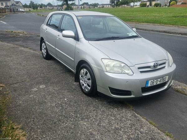 Toyota Corolla Hatchback, Petrol, 2006, Silver