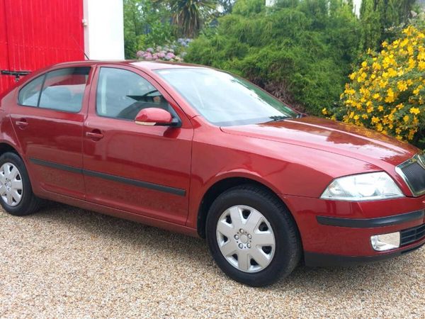 Skoda Octavia Hatchback, Petrol, 2006, Red