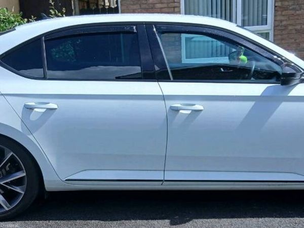 Skoda Superb Hatchback, Diesel, 2018, White