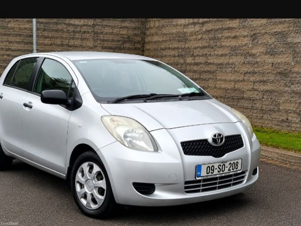 Toyota Yaris Hatchback, Petrol, 2009, Silver