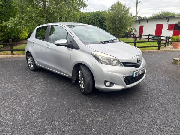 Toyota Yaris Hatchback, Petrol, 2014, Silver