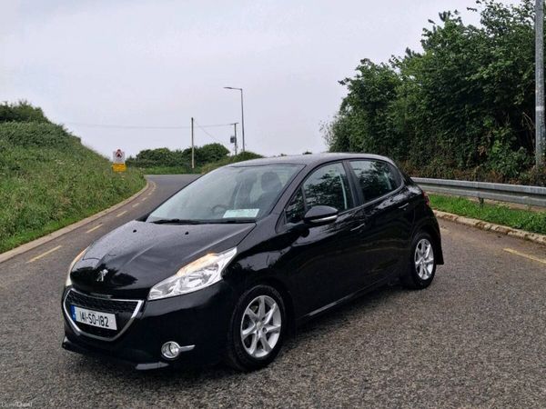Peugeot 208 Hatchback, Diesel, 2014, Black