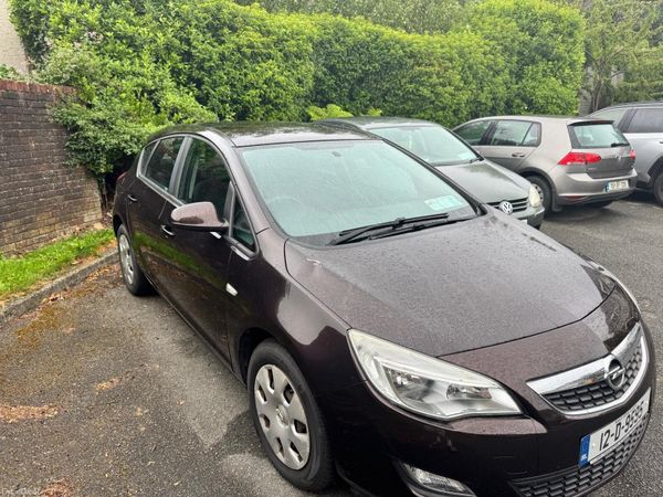Opel Astra Hatchback, Petrol, 2012, Brown
