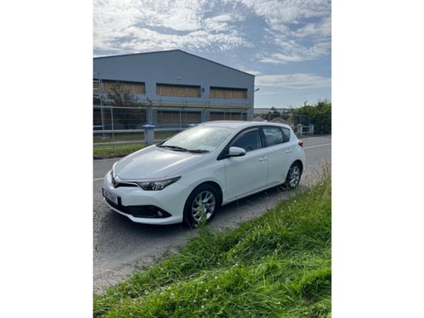 Toyota Auris Hatchback, Diesel, 2016, White