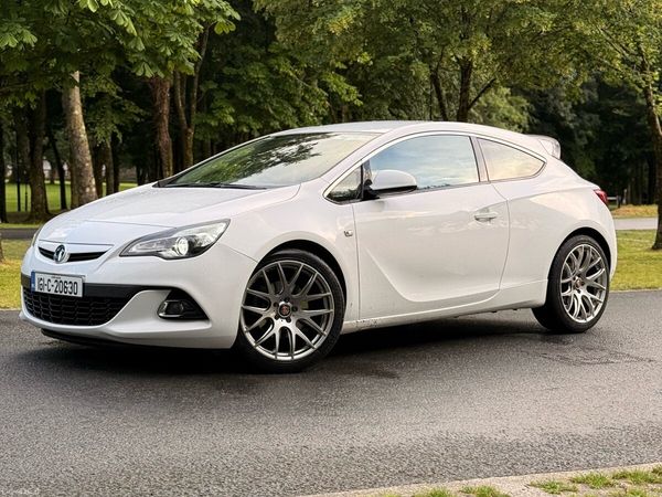 Vauxhall Astra Hatchback, Diesel, 2016, White