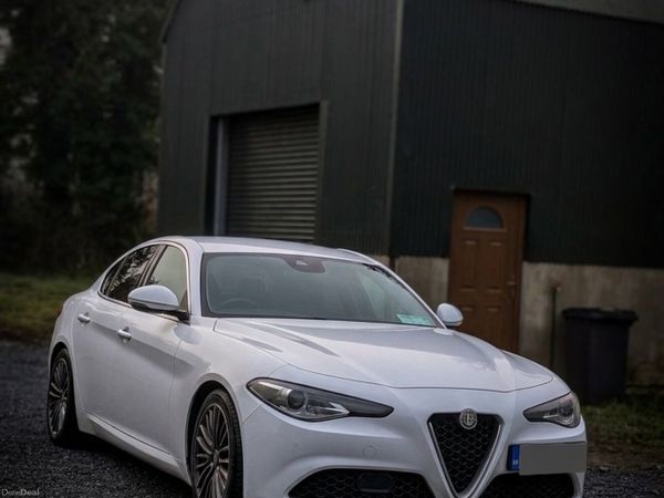 Alfa Romeo Giulia Saloon, Petrol, 2018, White