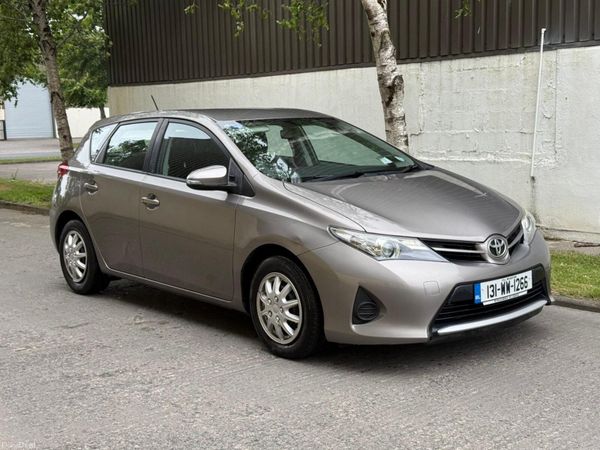Toyota Auris Hatchback, Diesel, 2013, Bronze