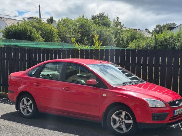 Ford Focus Saloon, Petrol, 2007, Red