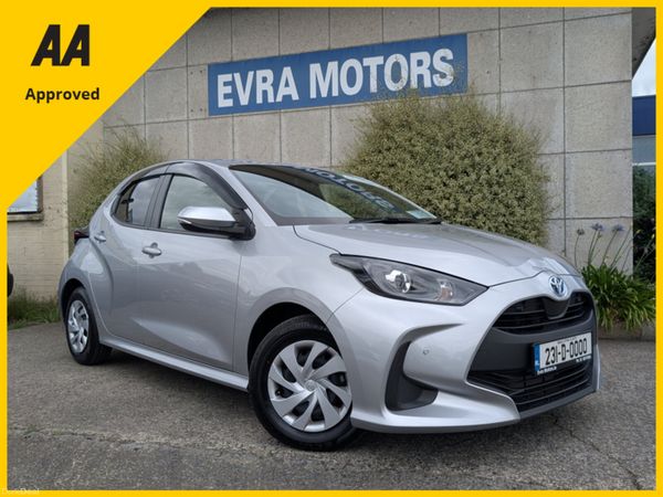 Toyota Yaris Hatchback, Petrol Hybrid, 2023, Silver