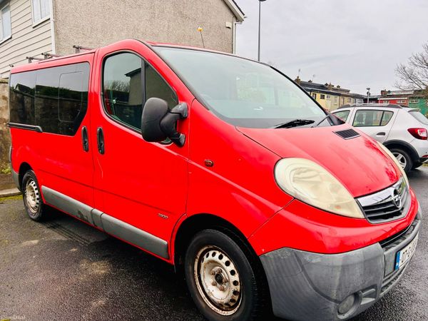 Opel Vivaro Minibus, Diesel, 2007, Red
